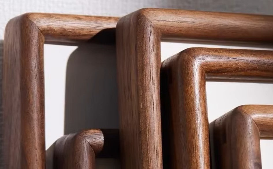 מסגרת תמונה מעץ מלא בעיצוב נורדי