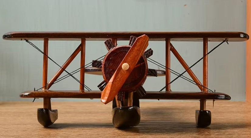 דגם מטוס עץ רטרו בעבודת יד.פסלון מטוס דקורטיבי לשולחן עבודה או לבית