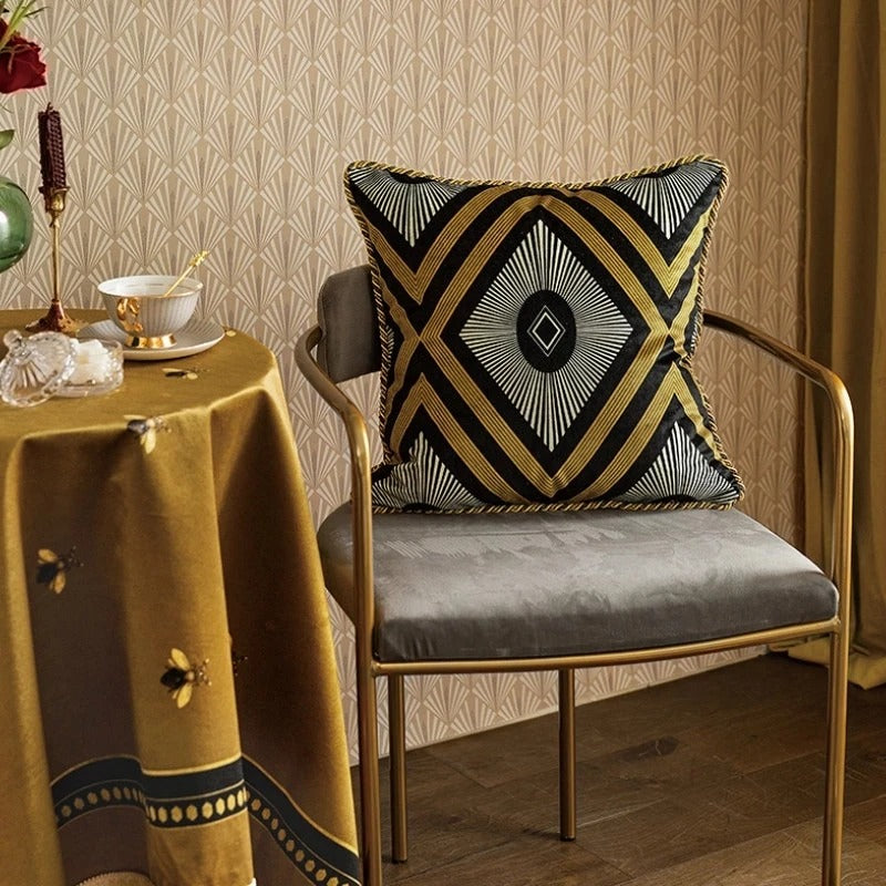 כיסוי כרית יוקרתי קטיפה רכה, עיטור זהב וינטג' איטלקי (ללא מילוי) גודל 45-45 ס'מ