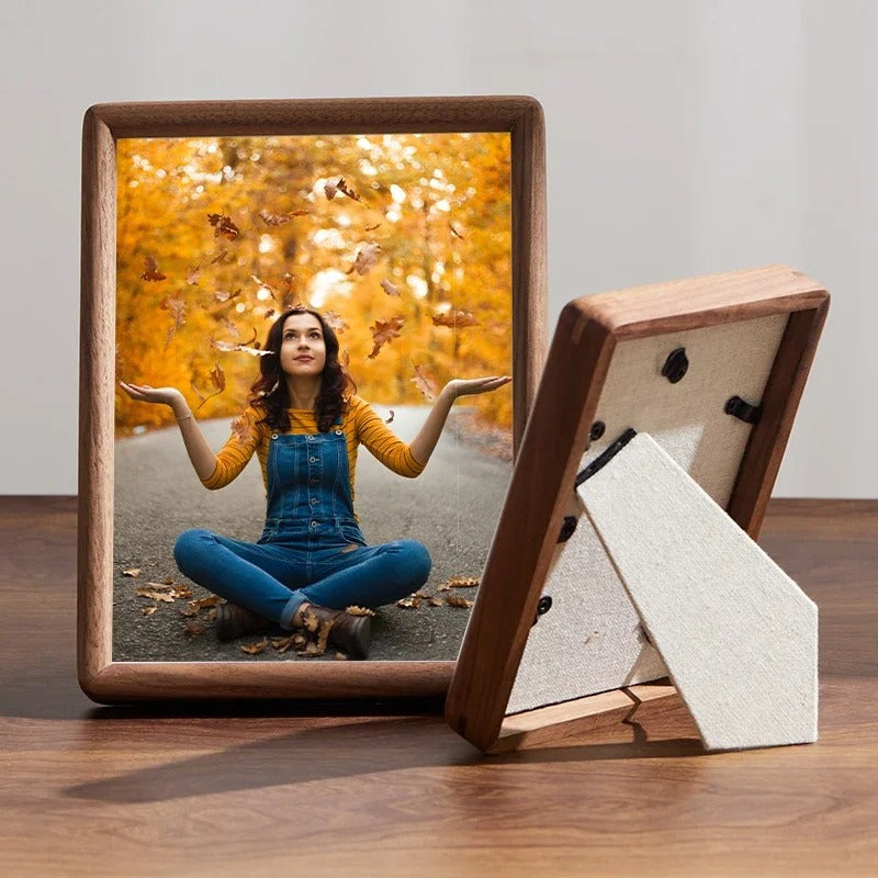 מסגרת תמונה מעץ מלא בעיצוב נורדי