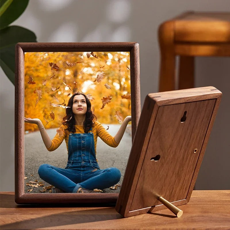 מסגרת תמונה מעץ מלא בעיצוב נורדי