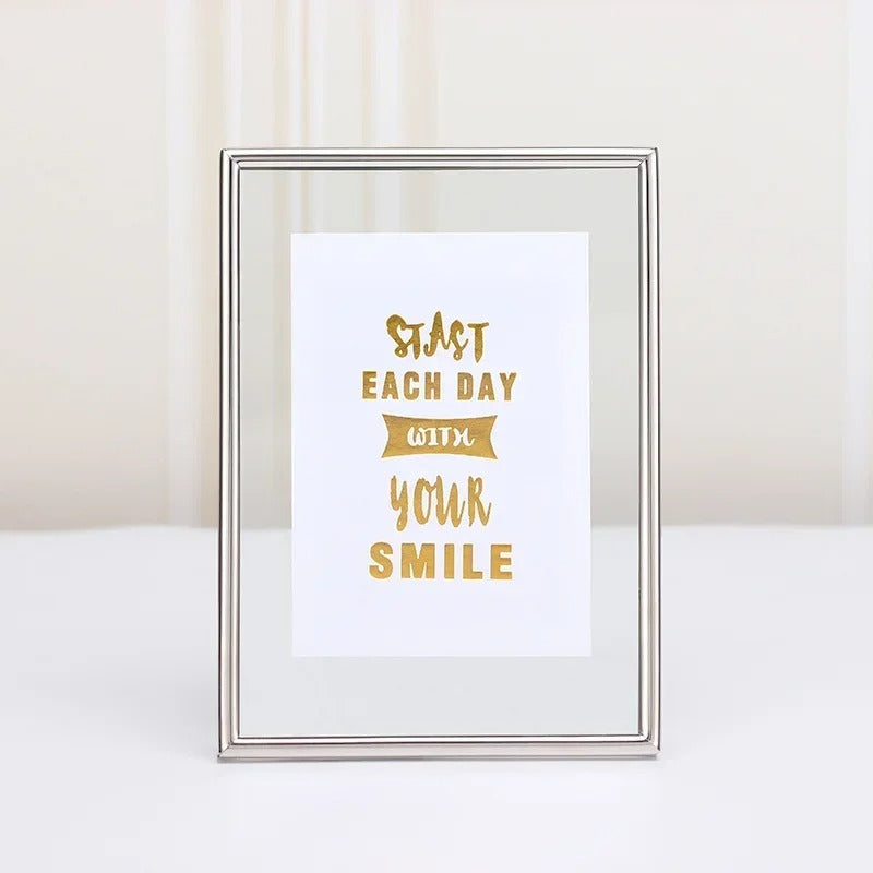 מסגרת תמונה יוקרתית מתכתית בסגנון נורדי לבית ולסלון דקור מודרני לתמונות משפחה וילדים