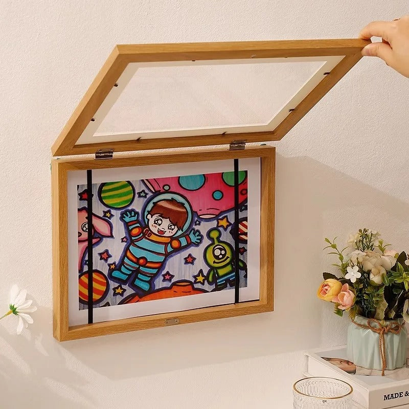 🧲🖼️ מסגרת עץ מגנטית גודל אי4 לתמונות וציורי ילדים  תצוגה מתחלפת בקליק