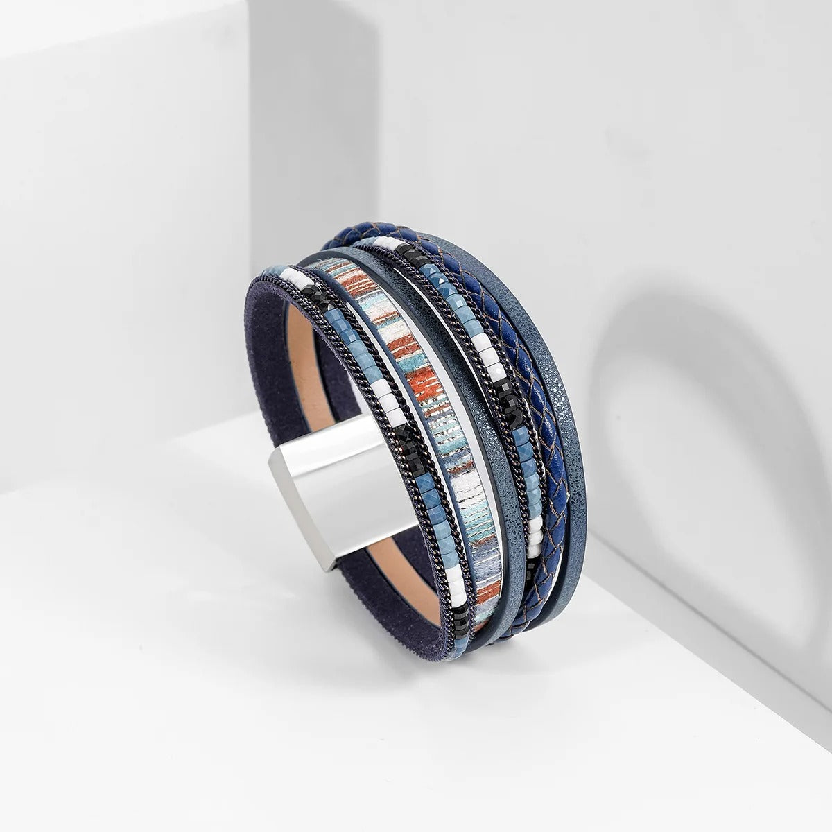 סט צמידים בוהו-שיק עיצוב לייף סטייל אופנתיי לאישה עבודת יד משולבת דמוי עור וקליעה