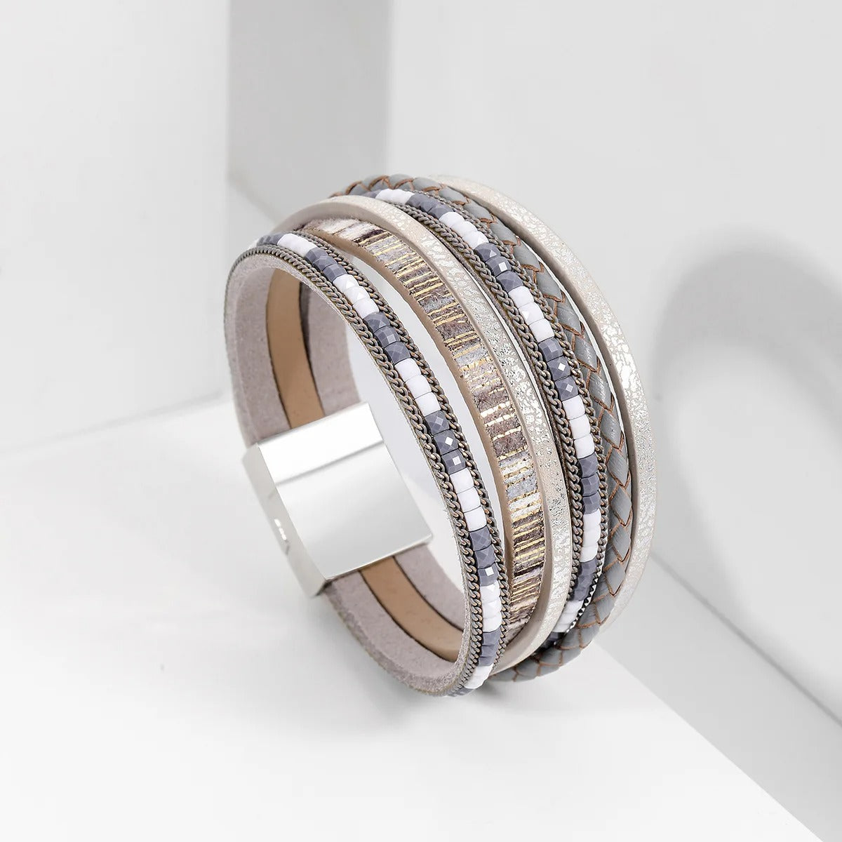 סט צמידים בוהו-שיק עיצוב לייף סטייל אופנתיי לאישה עבודת יד משולבת דמוי עור וקליעה